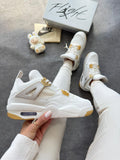 Tênis Feminino NK Jordan 4 Lançamento Off/Ouro
