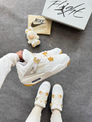 Tênis Feminino NK Jordan 4 Lançamento Off/Ouro